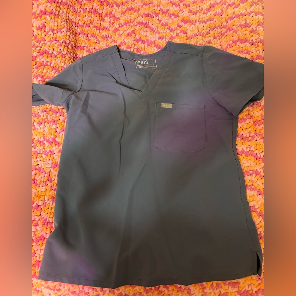Figs scrub top